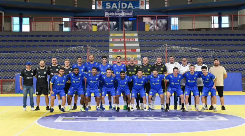 Equipe Lageana em pé, posicionada para a foto.