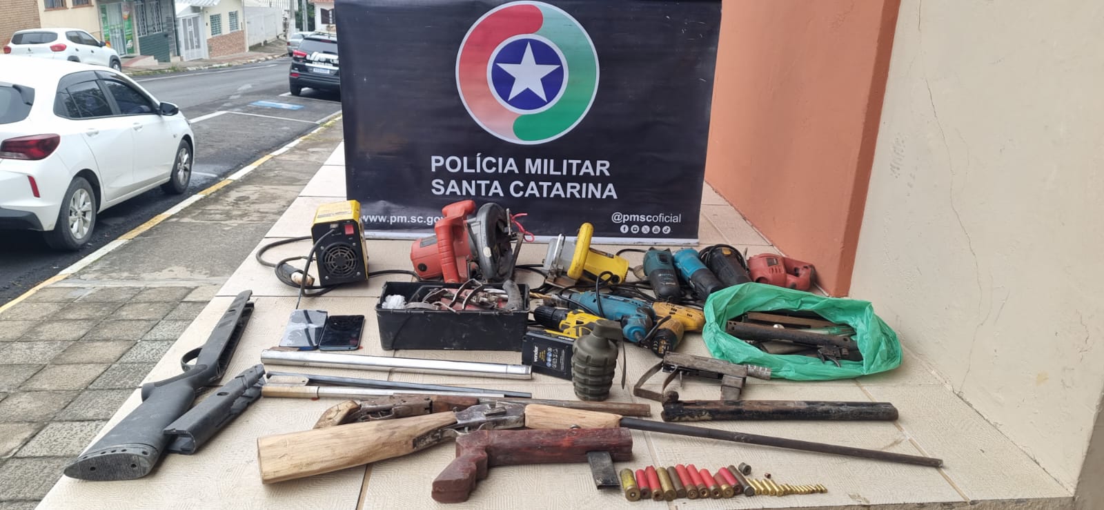 Polícia Militar apreende arsenal de armas artesanais e prende suspeito em Correia Pinto