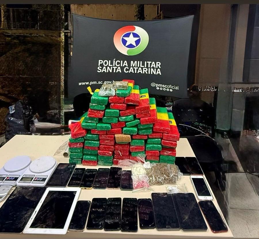 Polícia Militar apreende 60 kg de maconha e prende suspeito por tráfico em Florianópolis