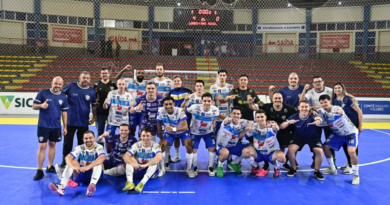 jogadores do Lages Futsal após a vitória na LNF Silver