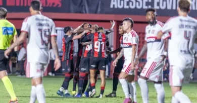 Jogadores do Vitória comemorando a Classificação.