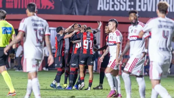 Jogadores do Vitória comemorando a Classificação.